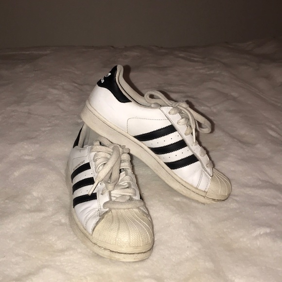adidas superstars⭐️⭐️ - Picture 1 of 2